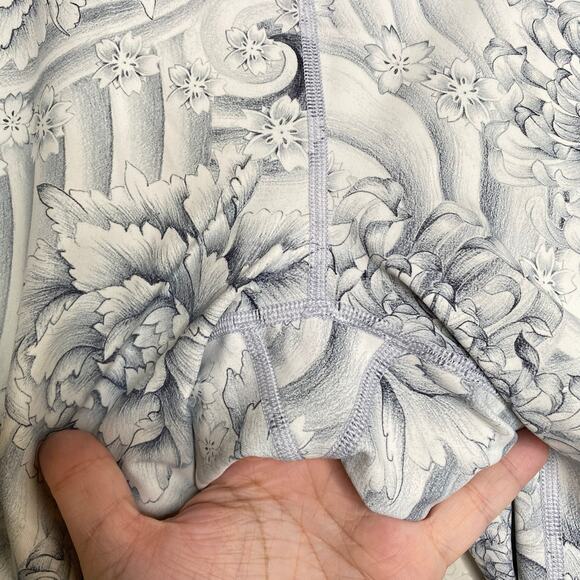 Lululemon Twine White Multi Love Knot Crop 15" Size 8 - Picture 4 of 10